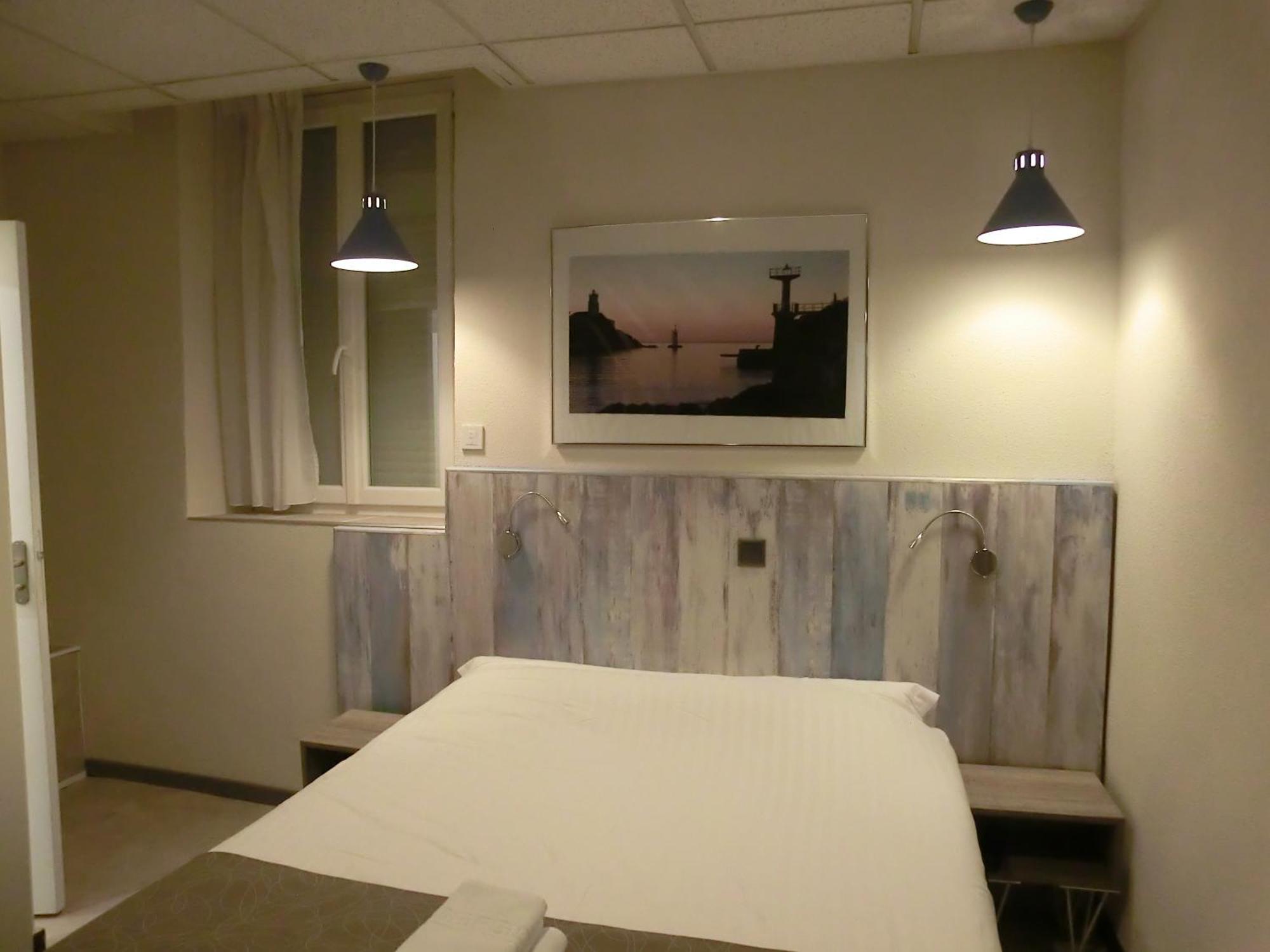 Hotel Sur Le Quai Порт Вендрес Стая снимка