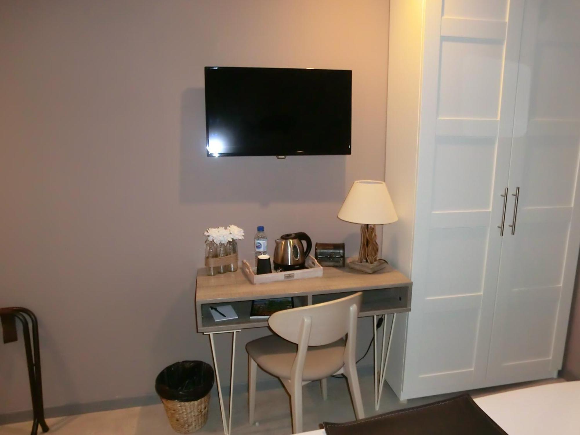 Hotel Sur Le Quai Порт Вендрес Стая снимка