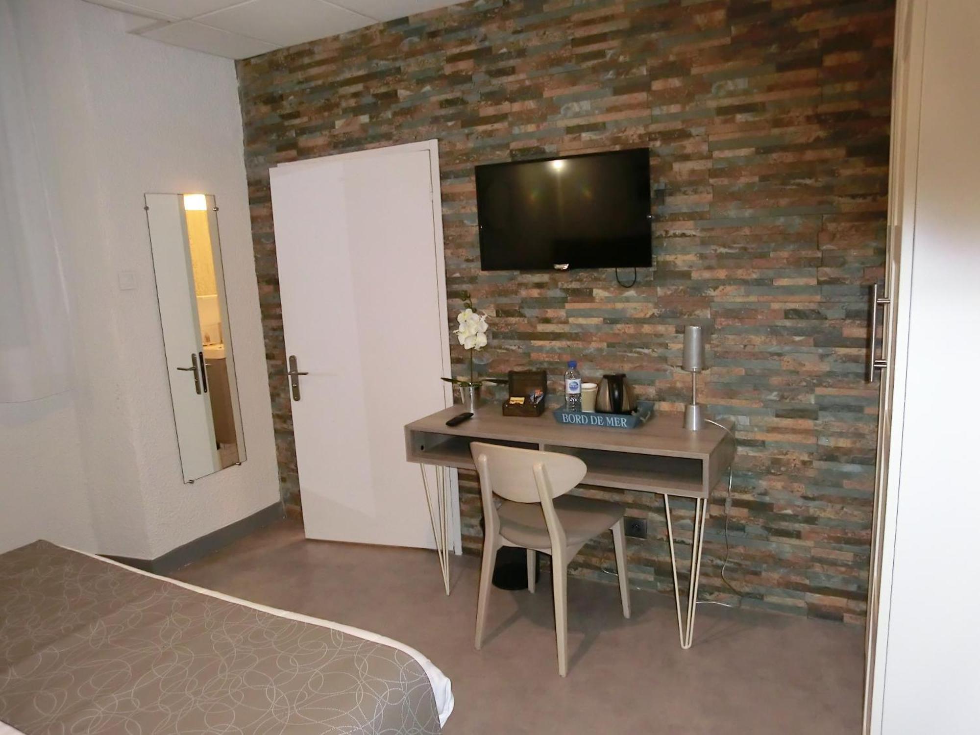 Hotel Sur Le Quai Порт Вендрес Стая снимка