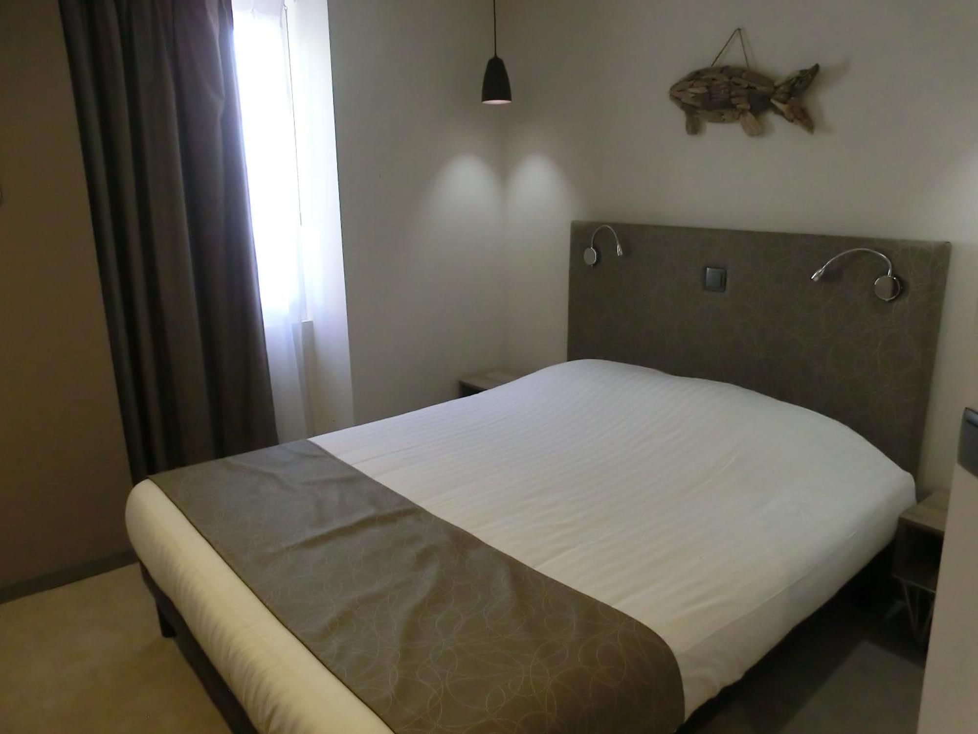 Hotel Sur Le Quai Порт Вендрес Стая снимка