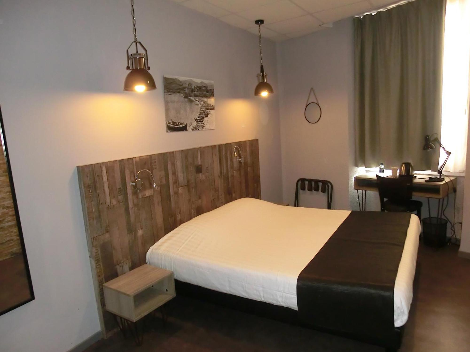 Hotel Sur Le Quai Порт Вендрес Стая снимка