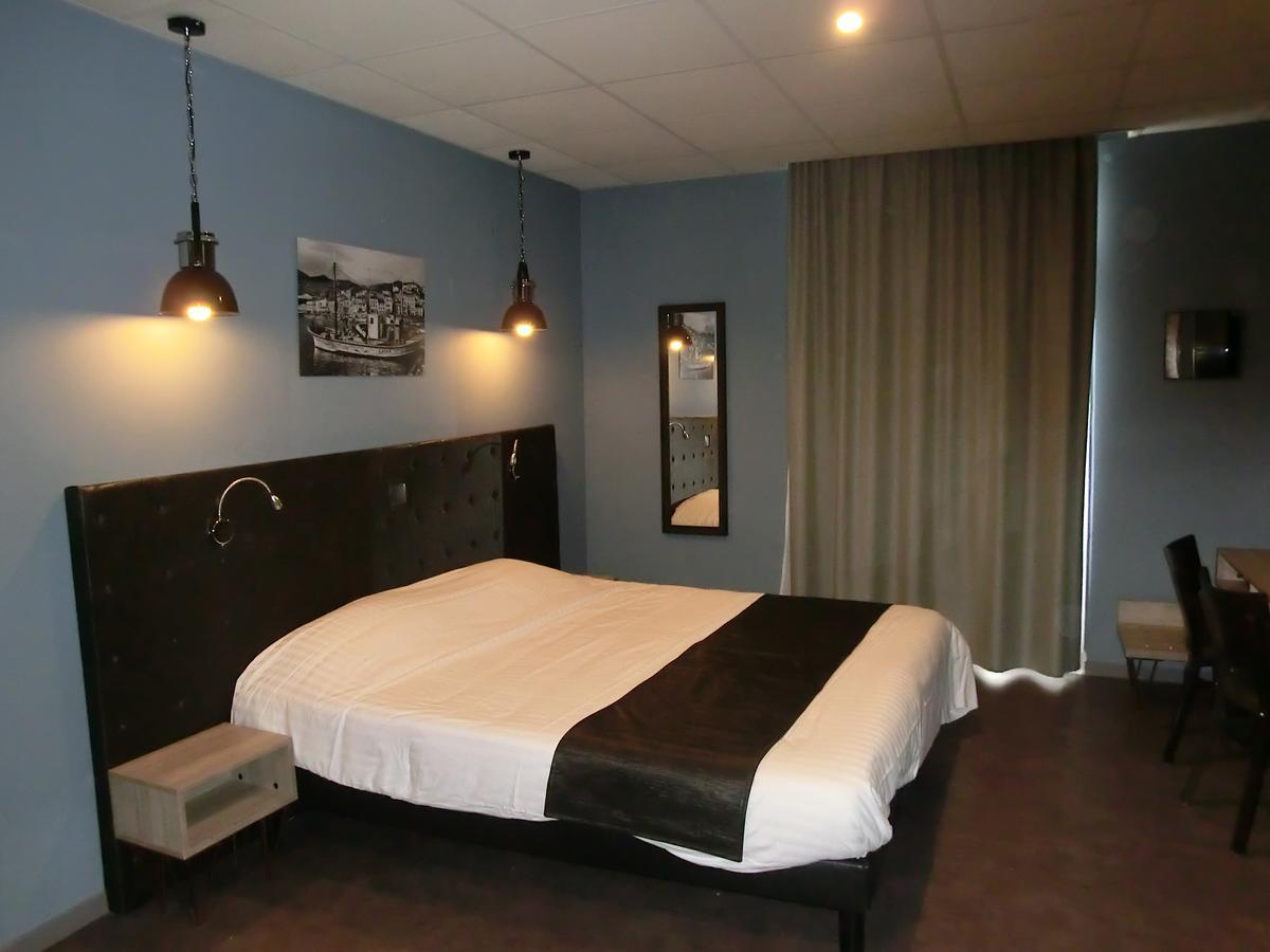 Hotel Sur Le Quai Порт Вендрес Екстериор снимка