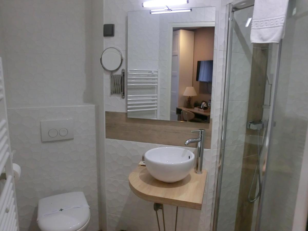 Hotel Sur Le Quai Порт Вендрес Екстериор снимка