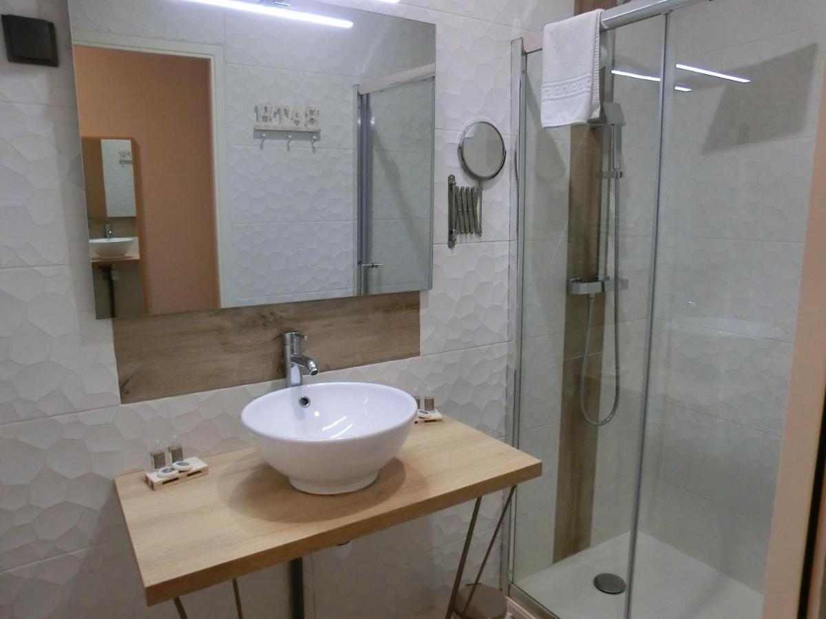 Hotel Sur Le Quai Порт Вендрес Екстериор снимка
